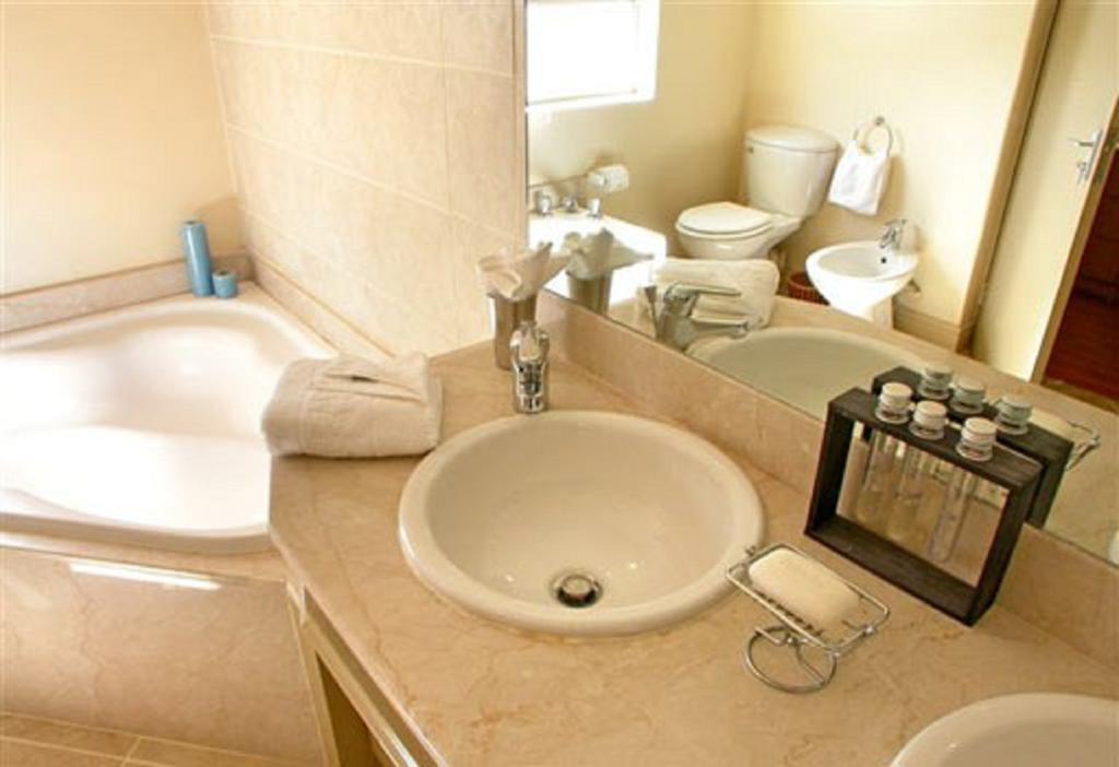 Beachside Villa & Penthouse Кейптаун Номер фото